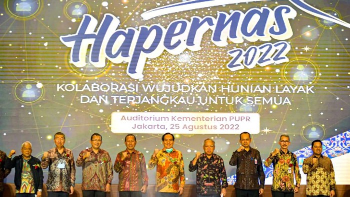 Berperan di Perumahan Rakyat, BTN Diganjar Apresiasi Hapernas Komitmen dan kontribusi Bank BTN dalam mendukung program perumahan nasional meraih apresiasi dari Pemerintah. Ini buktinya.
Kementerian Pekerjaan Umum dan Perumahan Rakyat (PUPR) yang memberikan apresiasi ini karena keberhasilan BTN dalam menyalurkan KPR Subsidi terbanyak untuk semua segmen di Indonesia.