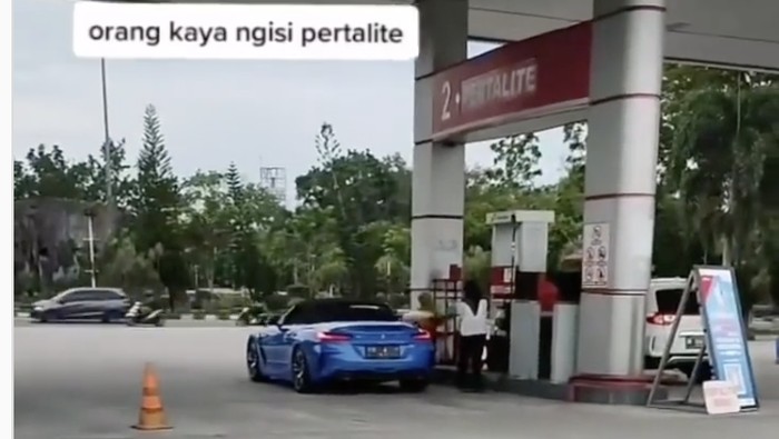 BMW di SPBU