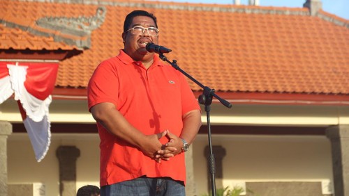 Bupati Buleleng saat memimpin apel Krida di Taman Kota Singaraja, Jumat, (26/8/2022).