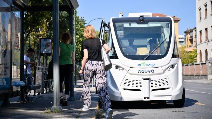 Bus 'Ajaib' Wira-wiri di Italia TURIN, ITALY - AUGUST 25: Map of the route on your own of