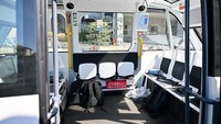 Sensor mobil mampu mendeteksi rintangan, mobil, sepeda, atau pejalan kaki.   