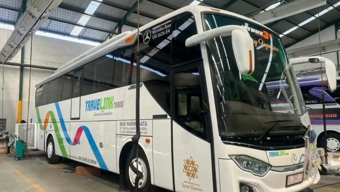 Bus pariwisata Travelink Bus pariwisata Travelink