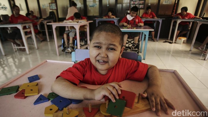 Cinta Kasih yang Buat Kami Bertahan Keterbatasan fisik, Intelektual, Mental dan Sensorik yang kini dialami orang-orang disabilitas penghuni Wisma Tuna Ganda Palsigunung. Mereka ada jadi anugerah dan cinta kasih keluarga.