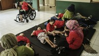 Saat ini terdapat 28 anak yang dirawat di tempat ini, Yayasan ini hanya menerima penderita cacat ganda dan umurnya kurang dari sepuluh tahun.