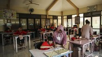 Persyaratan tersebut guna memudahkan dalam pembinaan sehingga anak asuh dapat dilatih. Meski begitu saat ini kebanyakan anak-anak di wisma ini berusia puluhan tahun sebab memang telah lama dan dititipkan disini sejak kecil hingga dewasa.