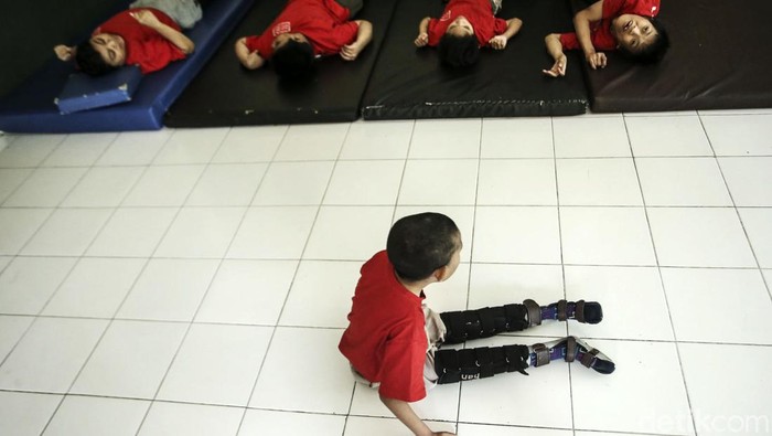 Cinta Kasih yang Buat Kami Bertahan Keterbatasan fisik, Intelektual, Mental dan Sensorik yang kini dialami orang-orang disabilitas penghuni Wisma Tuna Ganda Palsigunung. Mereka ada jadi anugerah dan cinta kasih keluarga.