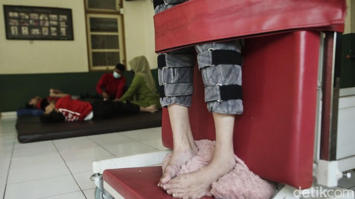 Cinta Kasih yang Buat Kami Bertahan Keterbatasan fisik, Intelektual, Mental dan Sensorik yang kini dialami orang-orang disabilitas penghuni Wisma Tuna Ganda Palsigunung. Mereka ada jadi anugerah dan cinta kasih keluarga.