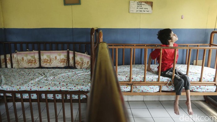 Cinta Kasih yang Buat Kami Bertahan Keterbatasan fisik, Intelektual, Mental dan Sensorik yang kini dialami orang-orang disabilitas penghuni Wisma Tuna Ganda Palsigunung. Mereka ada jadi anugerah dan cinta kasih keluarga.