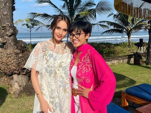 Rahasia Cerdas dan Sukses Cinta Laura dari Kacamata Sang Ibu