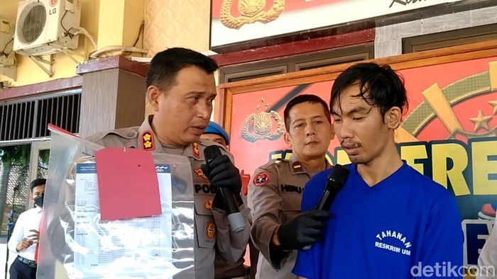 Dukun palsu dihadirkan di Mapolres Pekalongan, Jumat (26//8/2022).