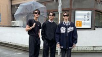 Meski penayangan serialnya sudah berakhir, namun F4 Thailand tetap tampil bersama-sama. (Foto: dok. Instagram Bright/Nani/Dew) 