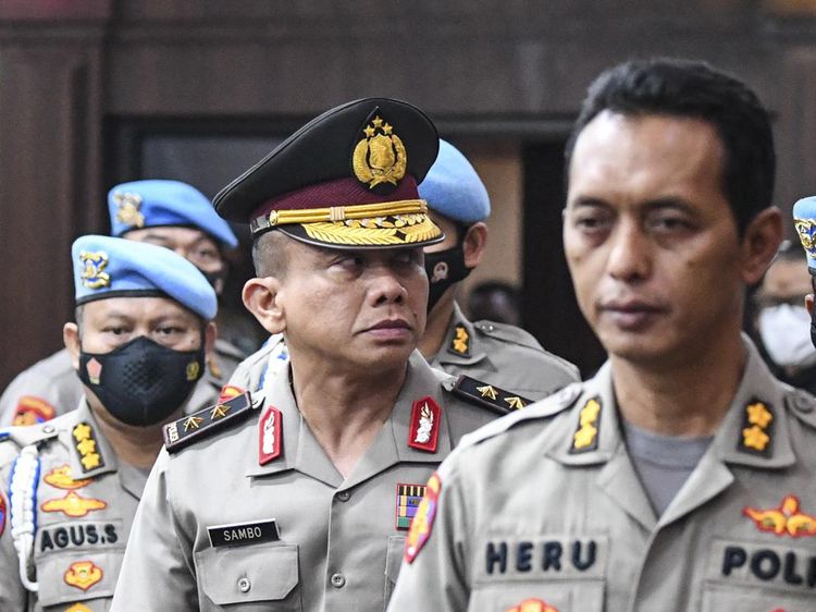 Ekspresi Tegang Ferdy Sambo Usai Dipecat Polri