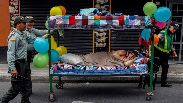 A woman simulates to be asleep during the World Day of Laziness in Itagui, Colombia, on August 21, 2022. (Photo by Fredy Builes / AFP) (Photo by FREDY BUILES/AFP via Getty Images)