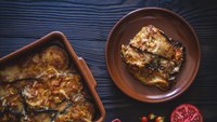 Parmigiana di Melazane masuk peringkat 3 hidangan sayur terlezat dunia versi TasteAtlas. Hidangan ini memiliki tampilan mirip lasagna, namun bahannya menggunakan terong, saus tomat, daun basil, yang ditambahkan keju dan telur rebus. Foto: Getty Images/iStockphoto