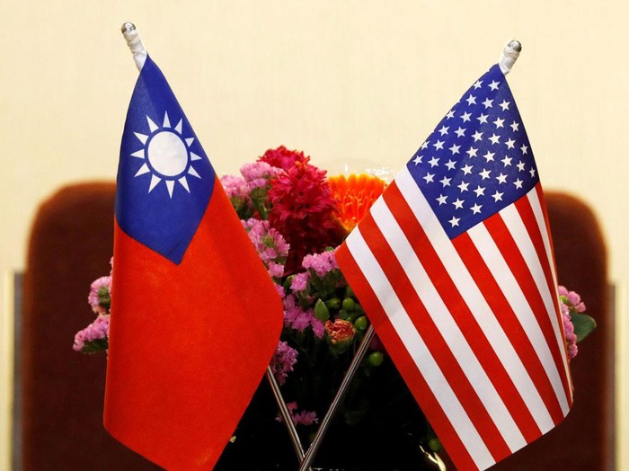 Flags of Taiwan and U.S. are placed for a meeting in Taipei, Taiwan March 27, 2018. REUTERS/Tyrone Siu/File Photo