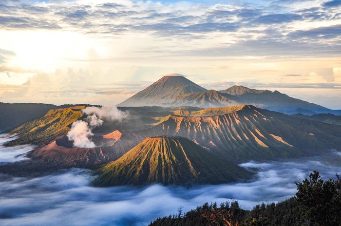 Ilustrasi Gunung di Indonesia