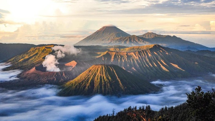 Ilustrasi Gunung di Indonesia