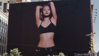 Kini, foto Jennie terpampang di billboard New York hingga Los Angeles. Foto: (dok. Calvin Klein)