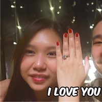 Seperti inilah detail cincin tunangan Sisca Kohl. Akun TikTok @fashion.siscakohl membocorkan perkiraan harga cincin lamaran Sisca Kohl dari Jess No Limit itu. Diprediksi harganya bisa mencapai Rp 1,5 miliar. Foto: dok. Channel YouTube Jess No Limit