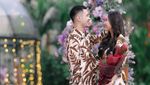 Momen Raja YouTube dan Ratu TikTok Lamaran di Kandang Burung