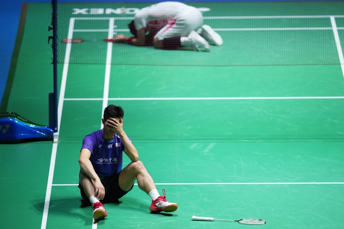 TOKYO, JAPAN - AUGUST 26: Jonatan Christie (R) of Indonesia competes in the Men's Singles Quarter Finals match against Chou Tien Chen of Chinese Taipei on day five of the BWF World Championships at Tokyo Metropolitan Gymnasium on August 26, 2022 in Tokyo, Japan. (Photo by Toru Hanai/Getty Images)