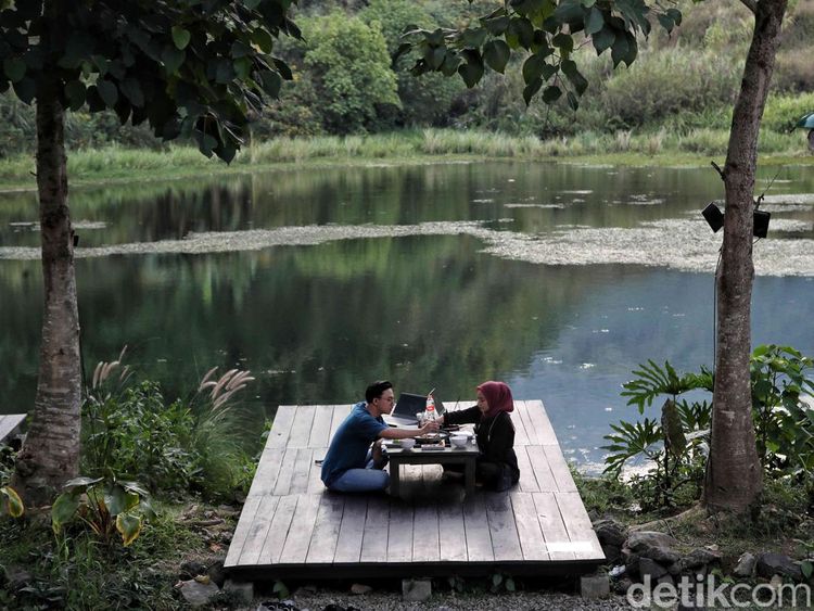 Jarang-jarang, Kafe Punya Telaga Mini Sendiri