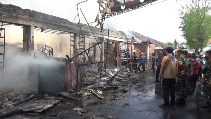 kebakaran pasar loak lumajang