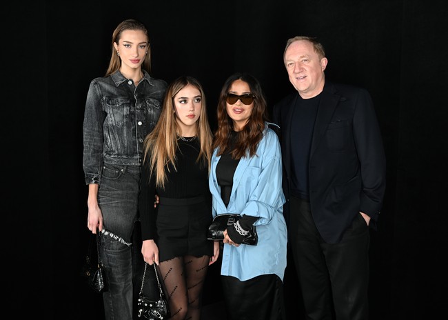 Baru-baru ini ia jadi perhatian ketika menghadiri fashion show haute couture Balenciaga 2022 bersama keluarganya. Ketika itu, Mathilde Pinault tampil bersama ibu tiri dan adiknya. Bisa dibilang keluarga Mathilde sangat elite. Foto: Getty Images For Balenciaga/Anthony Ghnassia