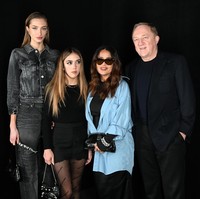 Baru-baru ini ia jadi perhatian ketika menghadiri fashion show haute couture Balenciaga 2022 bersama keluarganya. Ketika itu, Mathilde Pinault tampil bersama ibu tiri dan adiknya. Bisa dibilang keluarga Mathilde sangat elite. Foto: Getty Images For Balenciaga/Anthony Ghnassia