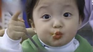 Ketagihan! Balita 20 Bulan Ini Lebih Doyan Kimchi Ketimbang Daging