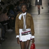Inilah koleksi terbaru Miu Miu Fall Winter 2023. Foto: Victor VIRGILE/ Getty Images.