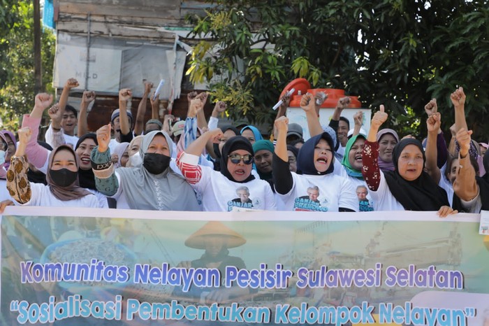 Komunitas Nelayan di Makassar Serukan Ganjar Presiden 2024