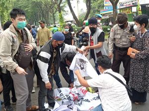Korban Binomo Geruduk PN Tangerang Minta Indra Kenz Dihukum-Balikin Uang