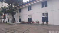 Persewaan sepeda di Kota Tua.