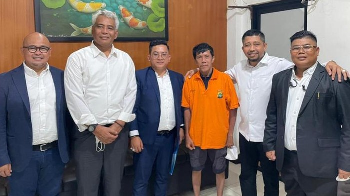 Pengacara menemui Masril di Polda Metro Jaya beberapa waktu lalu (Dok pengacara Masril)