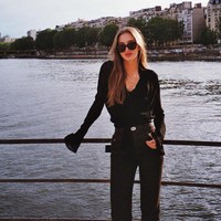 Ia juga sering berkumpul dengan para pewaris fashion lain, salah satunya Marta Ortega Perez. Mathilde juga diketahui tergabung dalam grup perteman dengan orang-orang elite, termasuk anggota kerajaan Monako, Charlotte Casiraghi. Ketiganya pun hobi berkuda.Foto: Instagram Mathilde Pinault