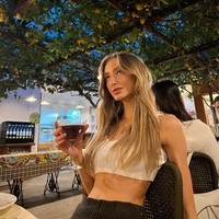 Mathilde Pinault adalah anak sulung dari François-Henri Pinault, CEO dari Kering, perusahaan yang membawahi brand-brand fashion high end, seperti Louis Vuitton, Gucci, Hermes, YLS, Balenciaga, Dior, LOreal, dan lain-lain. Mathilde dipercaya akan mewarisi jabatan ayahnya suatu hari nanti.Foto: Instagram Mathilde Pinault