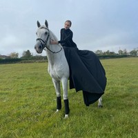 Di Instagram, Mathilde sering menunjukkan dunianya yang glamour. Selain fashion, ia juga tertarik dengan olahraga berkuda. Mathilde bahkan dilatih oleh atlet berkuda Perancis, Virginie Couperie-Eiffel.Foto: Instagram Mathilde Pinault