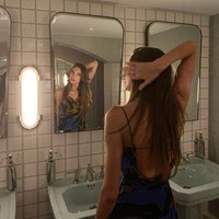 Mathilde Pinault pun tidak hanya mengandalkan warisan keluarga. Ia dikatakan bekerja keras untuk menyelesaikan kuliahnya di bidang Sains Ekonomi dan Sosial di Emlyon Business School, Perancis.Foto: Instagram Mathilde Pinault