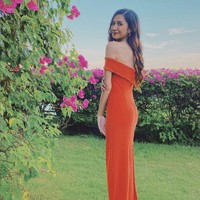 Mikha Tambayong diketahui menjalani diet rendah karbohidrat untuk mendapatkan bentuk tubuhnya yang sekarang. Ia sudah enam tahun tidak makan nasi dan lebih banyak mengonsumsi sayur serta buah. Foto: Instagram/@miktambayong