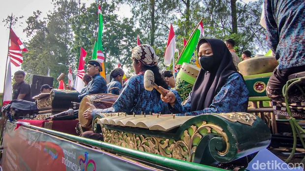 Arak-arakan Parade Gamelan Nusantara di Kabupaten Kulon Progo, DIY, Jumat (26/8/2022).