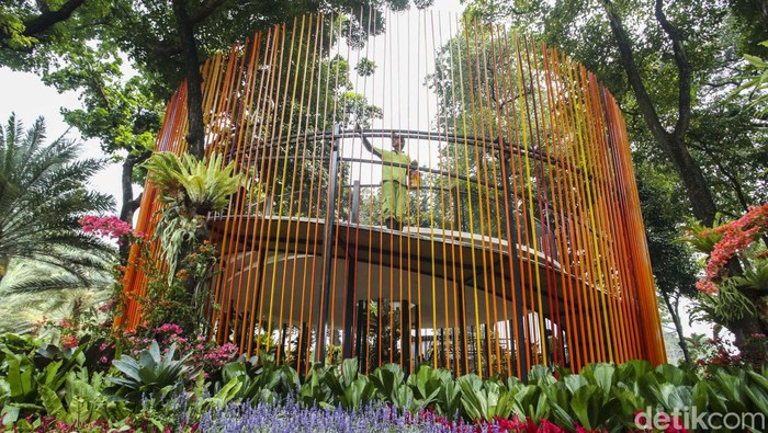 Pameran flora dan fauna gigelar di Lapangan Banteng, Jakarta. Beragam hewan peliharaan dan tanaman hias siap dipinang di sini.