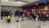 Bandara ini berlokasi di Desa Bubung, Kecamatan Luwuk, Kabupaten Banggai, Sulawesi Tengah.