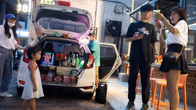 Keren! Pengangguran di China Sulap Mobil Jadi Toko Berjalan