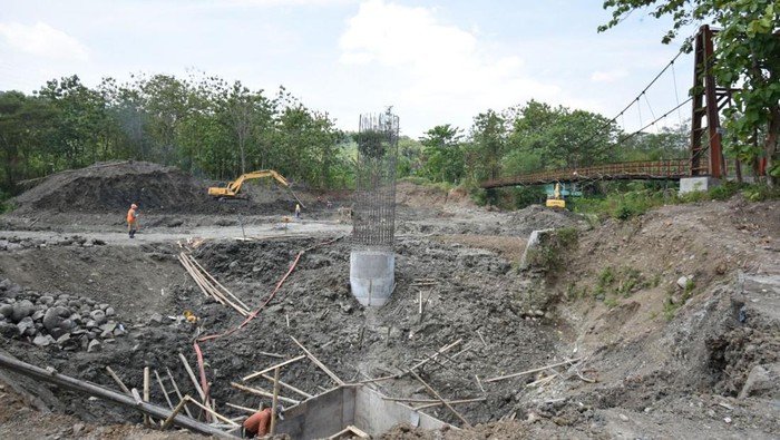 Proyek jembatan kaca Tinjomoyo, Semarang. Foto diunggah Jumat (26/8/2022).