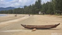 Kepala Dinas Pariwisata (Kadispar) Provinsi Kepri, Buralimar, menyampaikan, Pantai Padang Melang dikenal sebagai satu-satunya pantai terpanjang di Anambas.