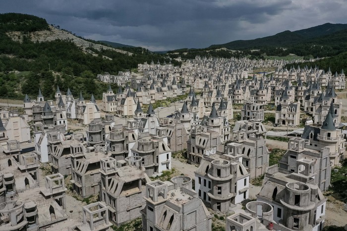 MUDURNU, TURKEY - MAY 21: Hundreds of castle-like villas and houses are seen unfinished at the Burj Al Babas housing development on May 21, 2019 in Mudurnu, Turkey. Construction on the luxury housing project began in 2014 and aimed to build 732 villas, a shopping mall and entertainment facilities targeted at foreign buyers. However the future of the villas is now uncertain after the developers, Sarot Property Group filed for bankruptcy after buyers and investors pulled out of the 150million euro project. The economic downturn and weakening Turkish lira have left many companies unable to pay large foreign currency debts borrowed to finance projects, resulting in many companies filing for bankruptcy and leaving projects unfinished. (Photo by Chris McGrath/Getty Images)