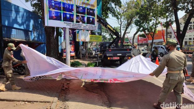 reklame ajakan minum alkohol di kota malang