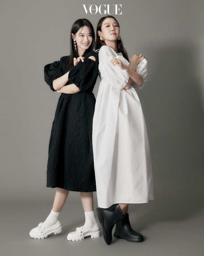 Gong Hyo Jin dan Shin Min Ah baru-baru ini reuni lewat pemotretan bersama Vogue Korea. Keduanya pernah membintangi film bersama semasa sekolah pada 2001 silam. Foto: Instagram