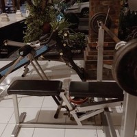 Di rumah Malini juga terdapat mini gym. Rumah indah, tubuh juga sehat. (Foto: YouTube/Tiara Andini)